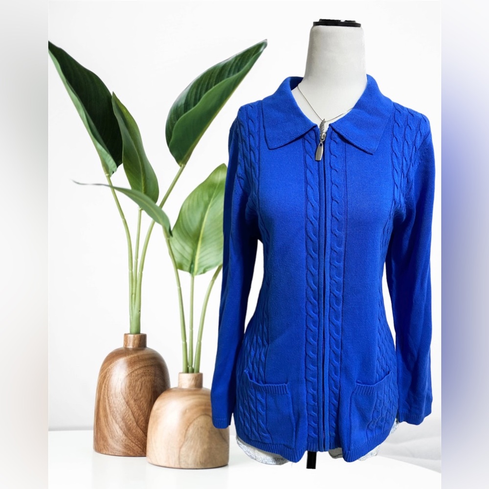 Alia Zip-Up size Large